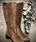 Bota Plumers alta camel - Imagen 1