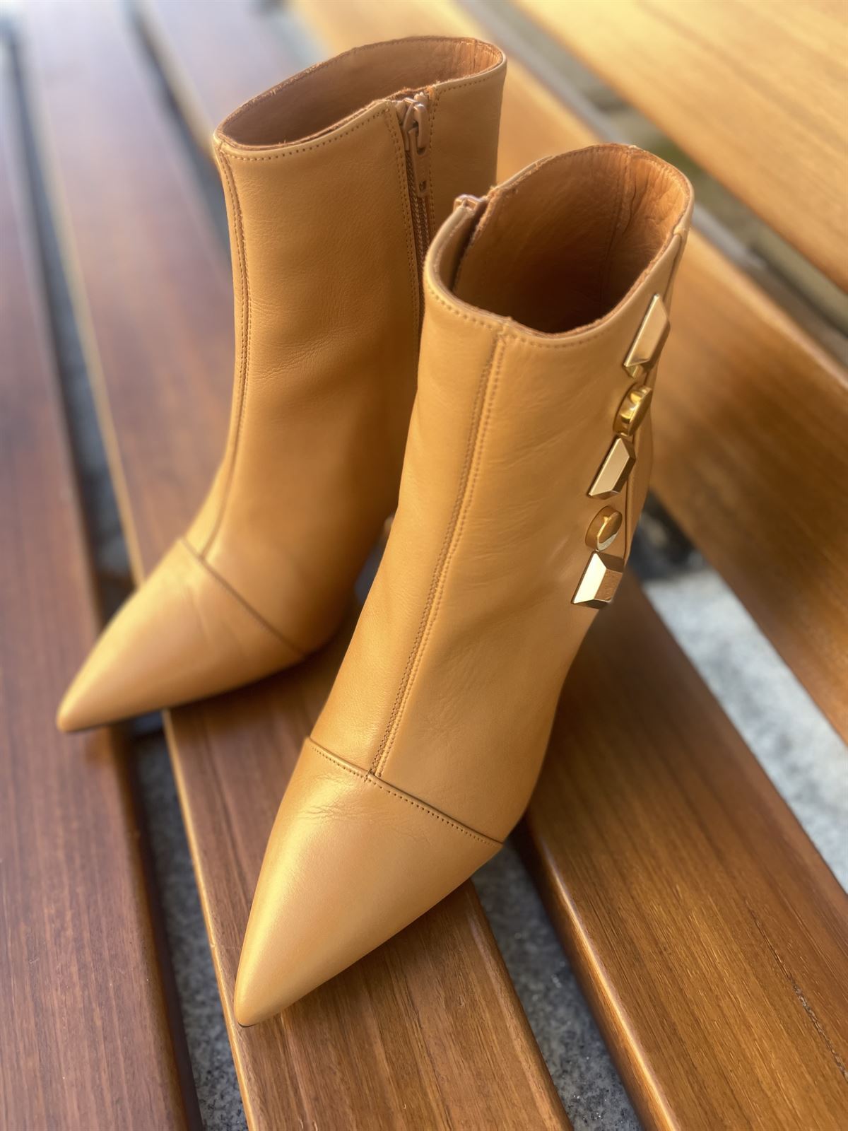 Botín Angari 47060-98 MANILA tachas camel - Imagen 2