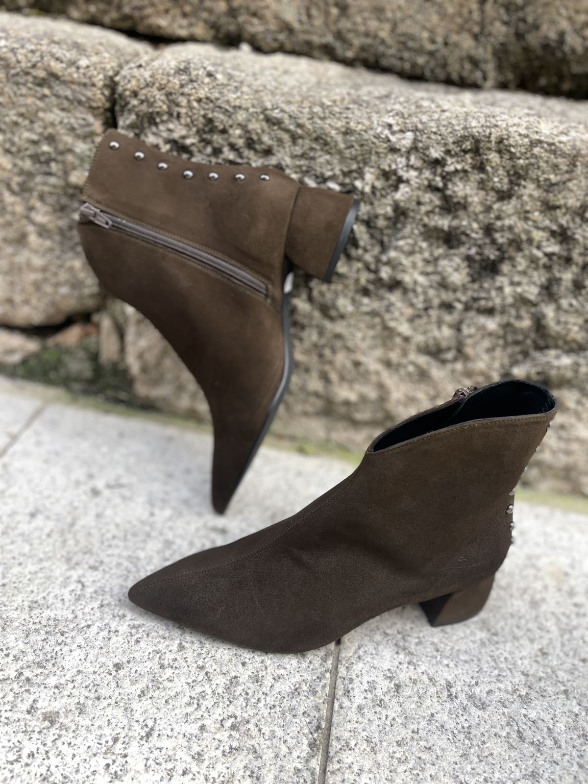 Botin Angari 54137-72 MAGA tachas verde oliva musgo - Imagen 1