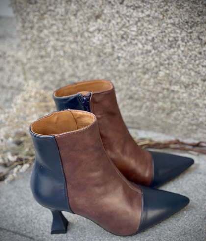 Botín Angari chocolate y marino - Imagen 2