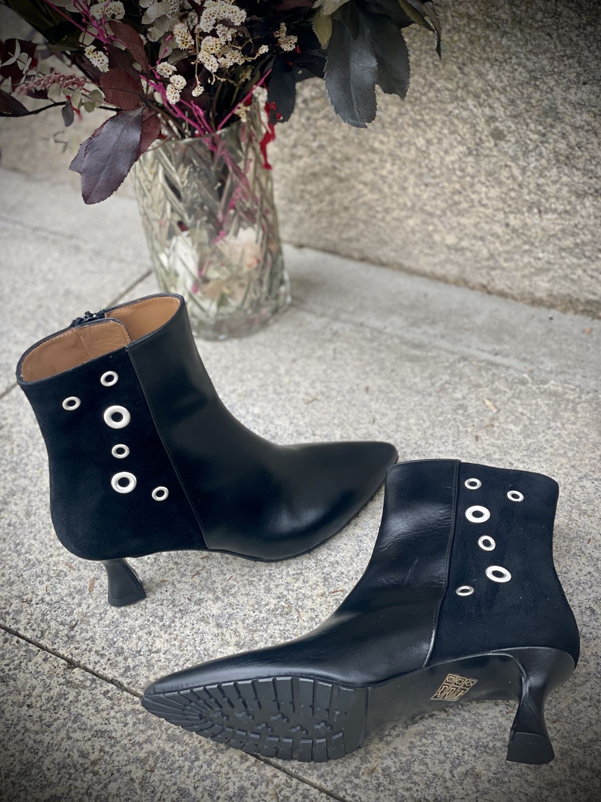 botín Candelitas negro tachas plata - Imagen 1