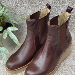 BOTIN CHELSEA con piso tocino MARRÓN Chocolate - Imagen 1