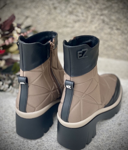 Botín Dibia by Ezzio 55077 Negro vivo taupe - Imagen 1