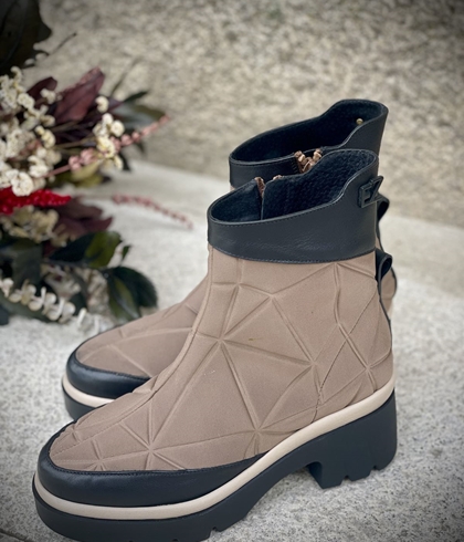 Botín Dibia by Ezzio 55077 Negro vivo taupe - Imagen 2