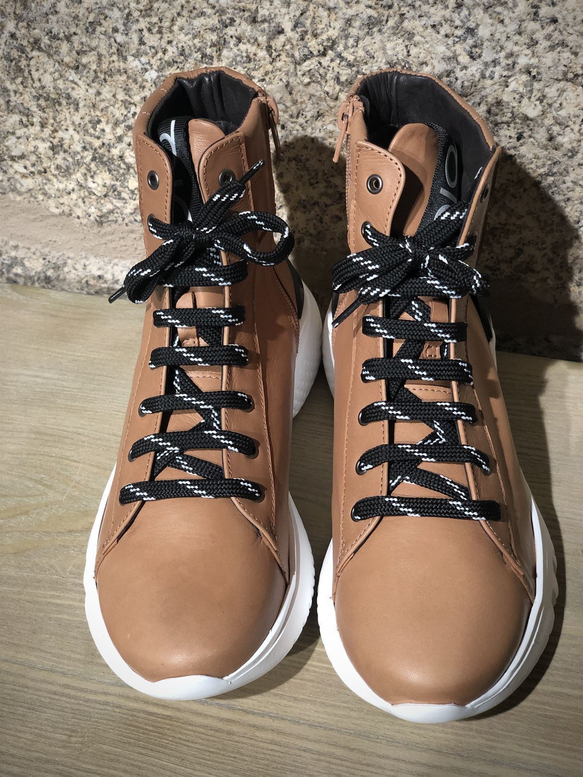 Felisa Botas Doralatina en color Taupe 47016
