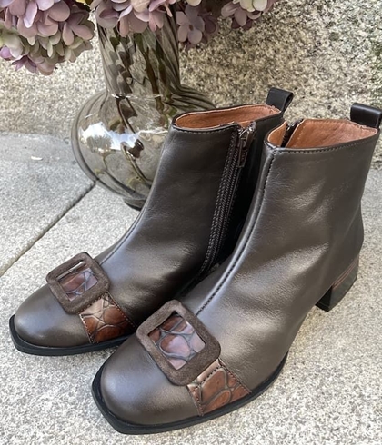 Botín Nemonic detalle pieza marrón - Imagen 1