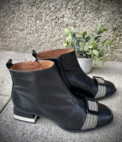 Botín Nemonic detalle pieza negro - Imagen 1