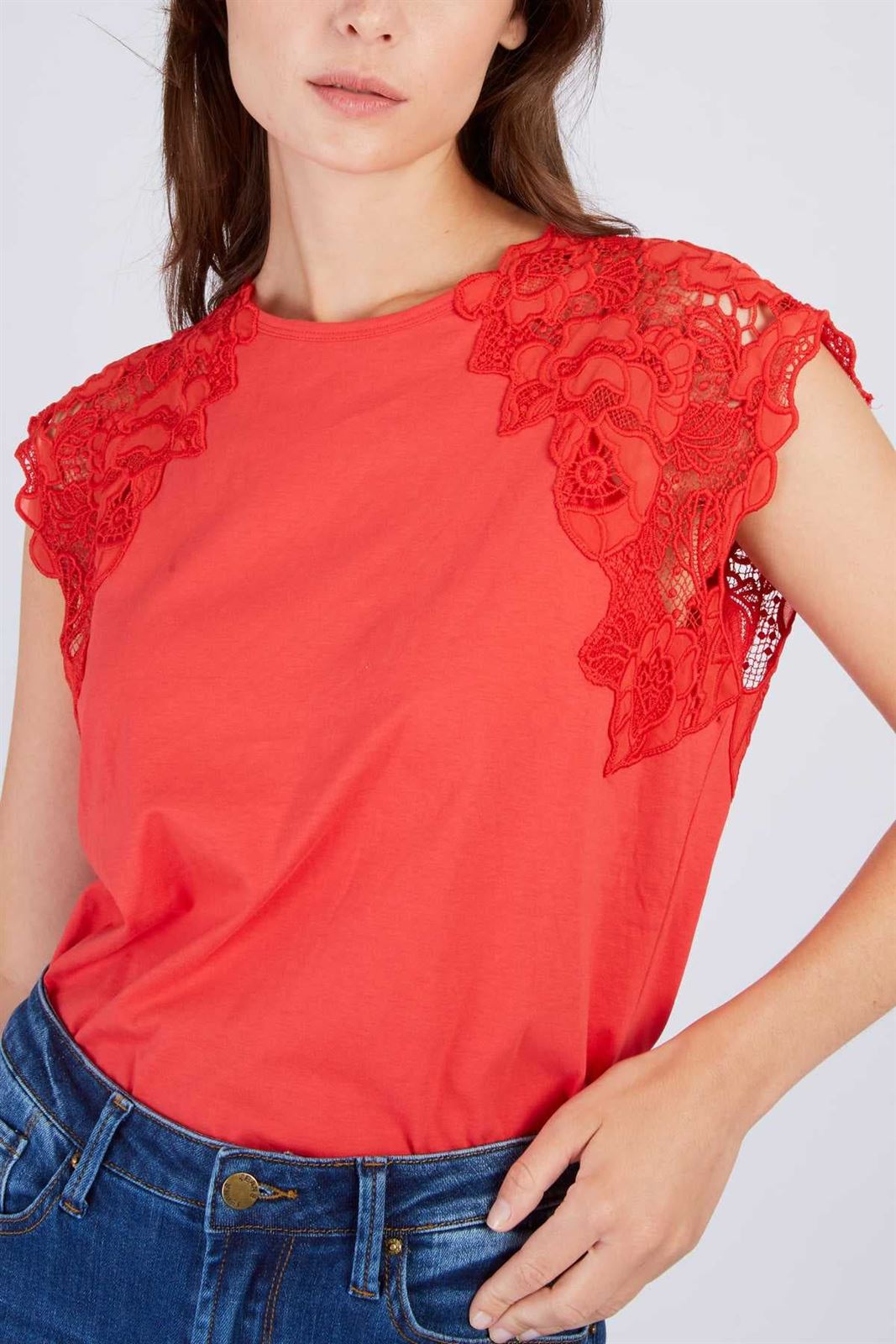 Camaiseta Derhy roja mangas bordadas - Imagen 1