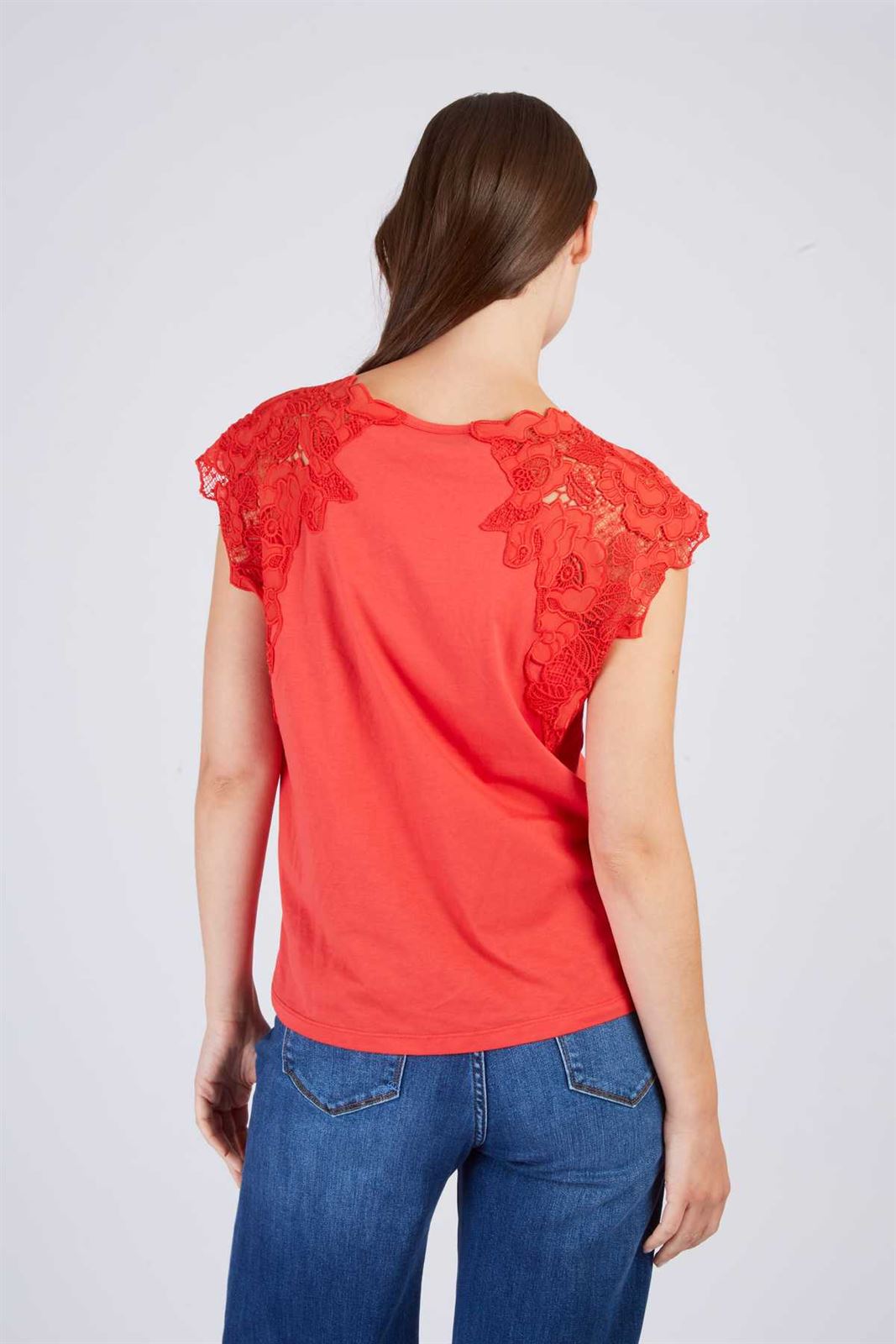 Camaiseta Derhy roja mangas bordadas - Imagen 4