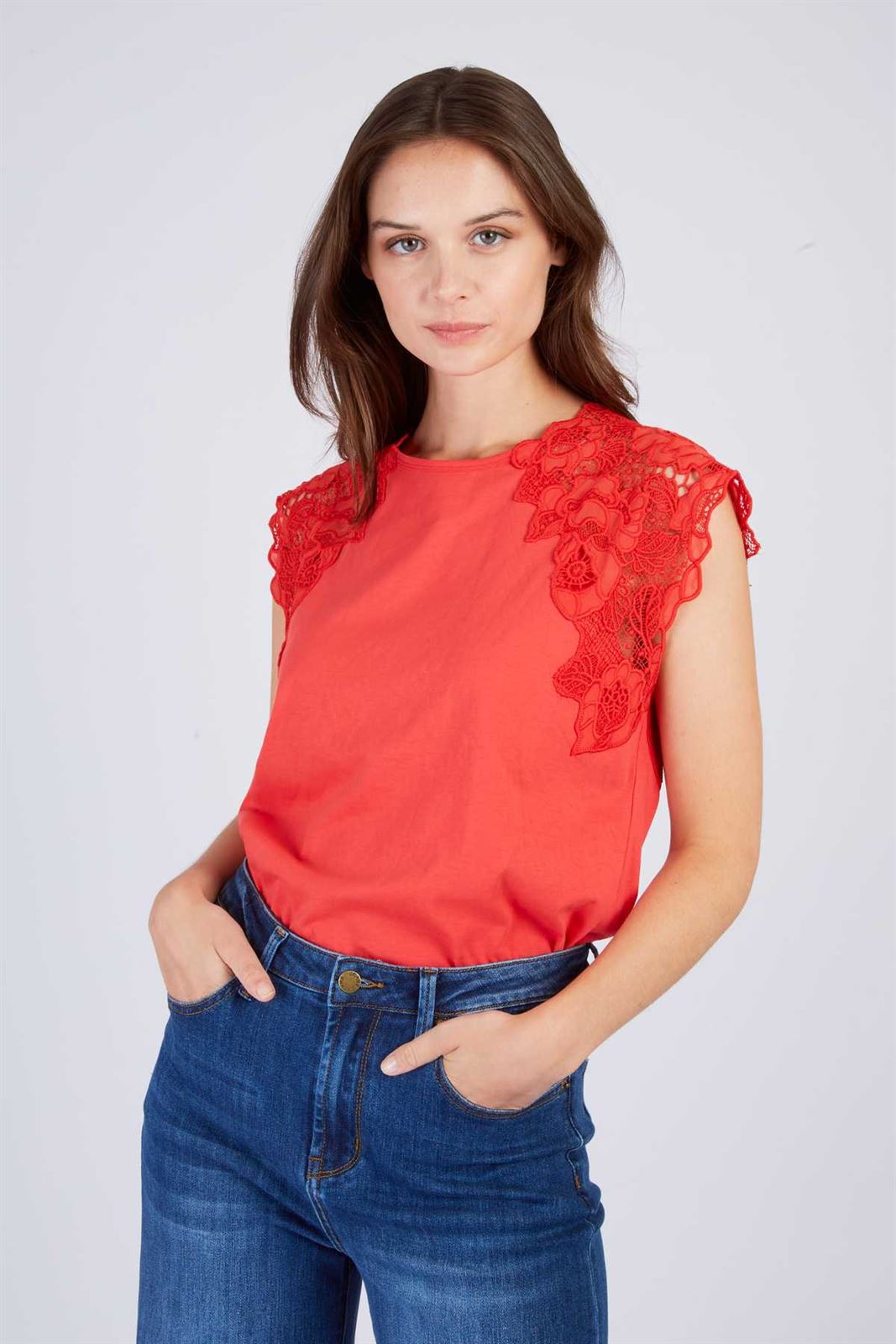 Camaiseta Derhy roja mangas bordadas - Imagen 5