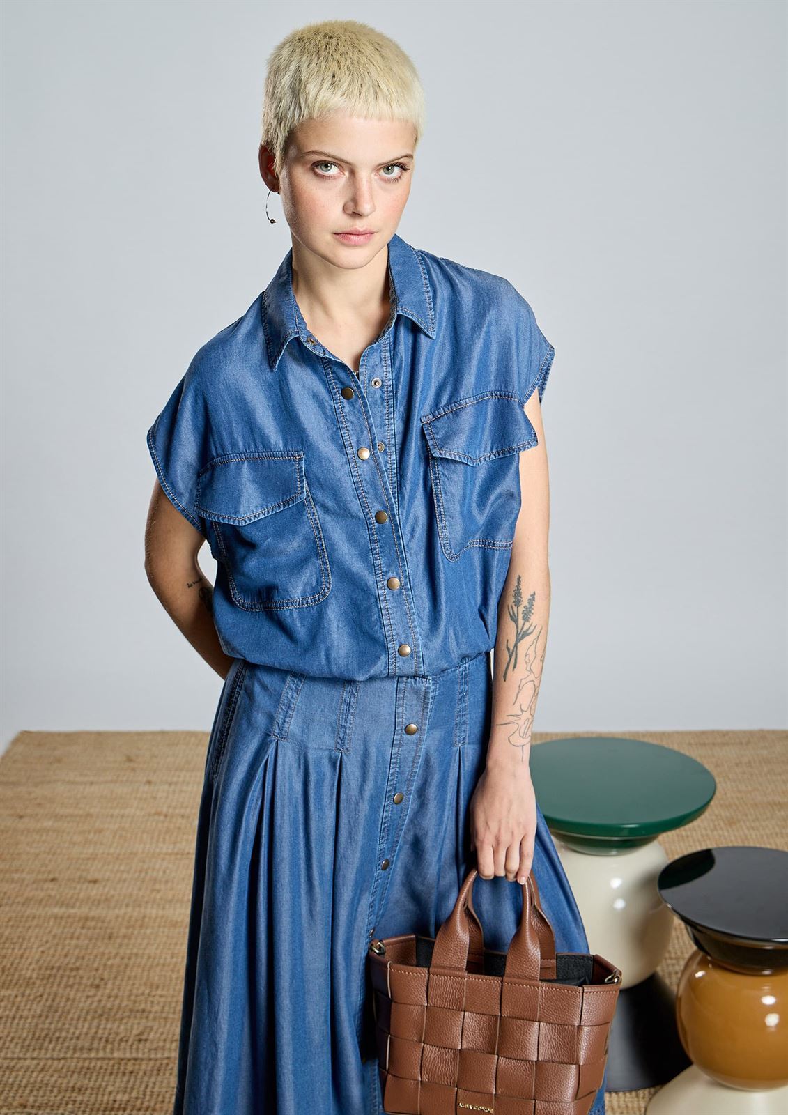 Camisa Alba Conde 2319-406-36  botones tencel fluido denin azul - Imagen 2