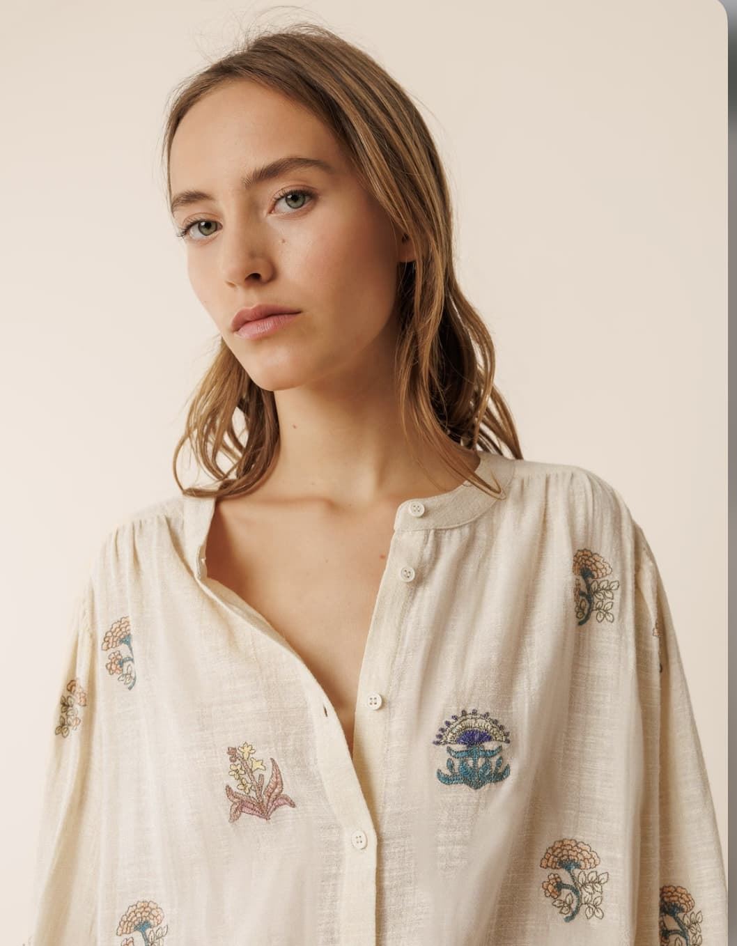 Camisa Indi & Cold 236 bordados multicolor cruda - Imagen 4
