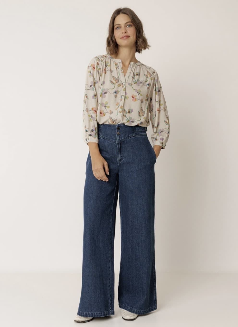 Camisa Indi & Cold AD101 detalle fruncido estampado floral - Imagen 4