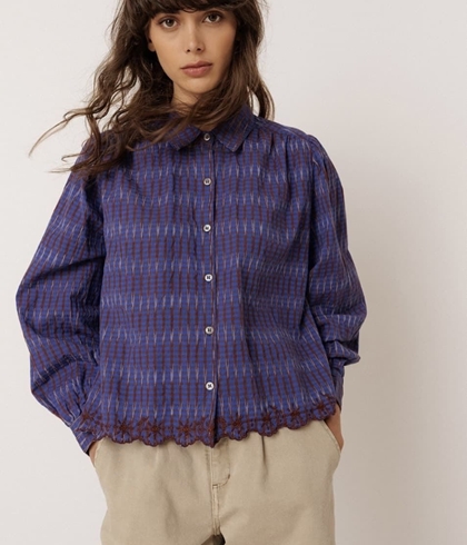 CAMISA Indi & Cold AD133 bordados a contraste azul Klein - Imagen 2