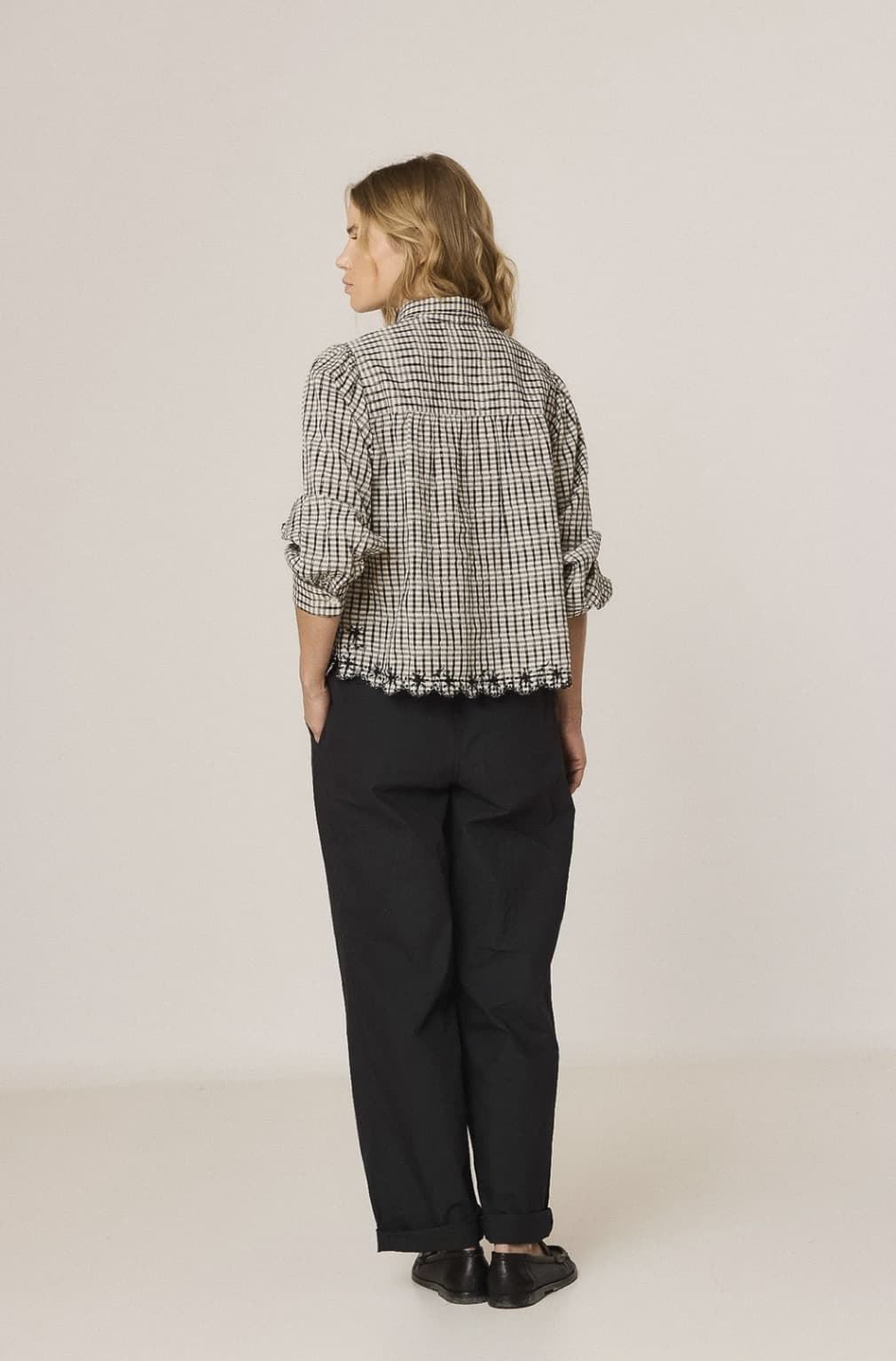 CAMISA Indi & Cold AD133 bordados a contraste negro - Imagen 6