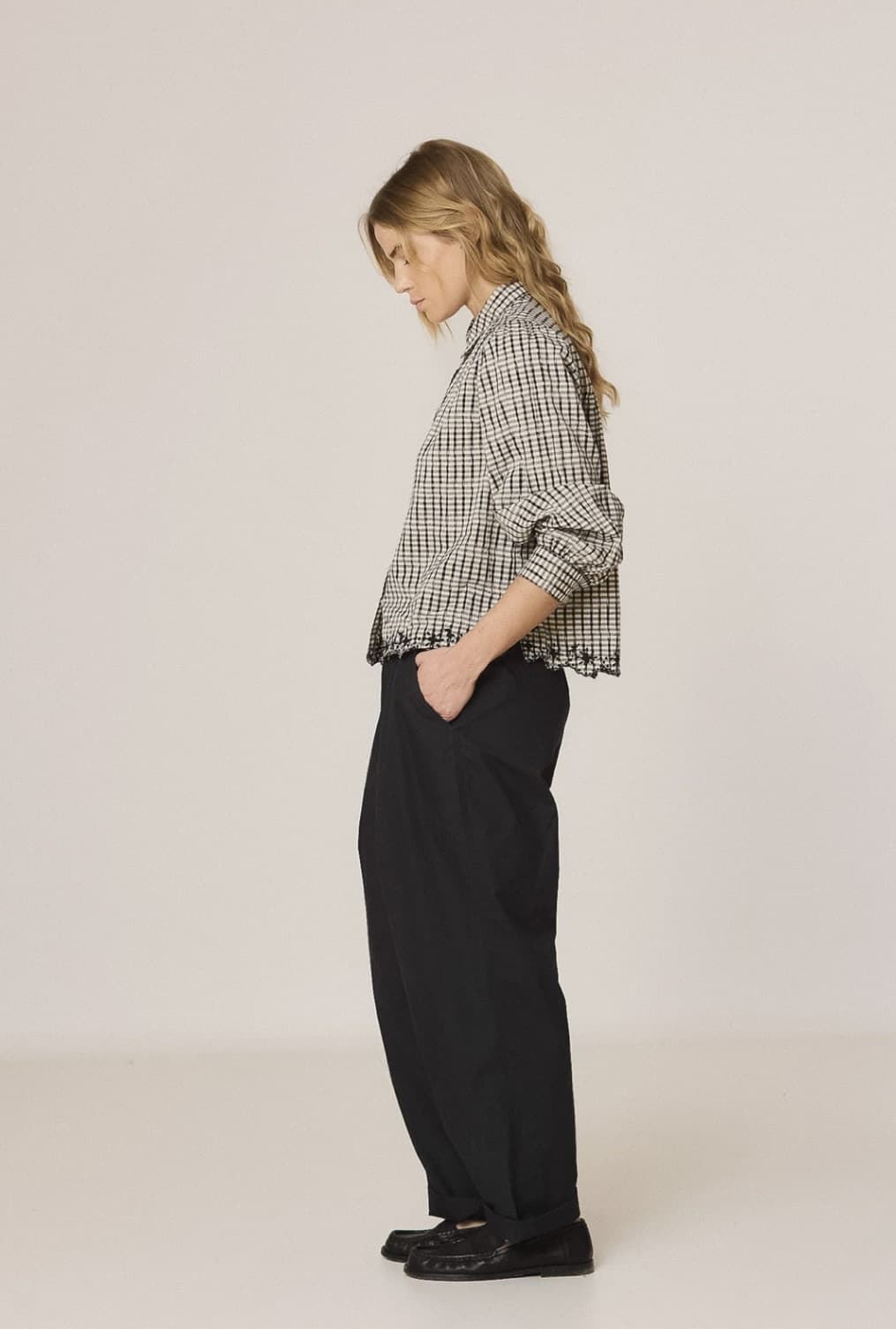CAMISA Indi & Cold AD133 bordados a contraste negro - Imagen 7