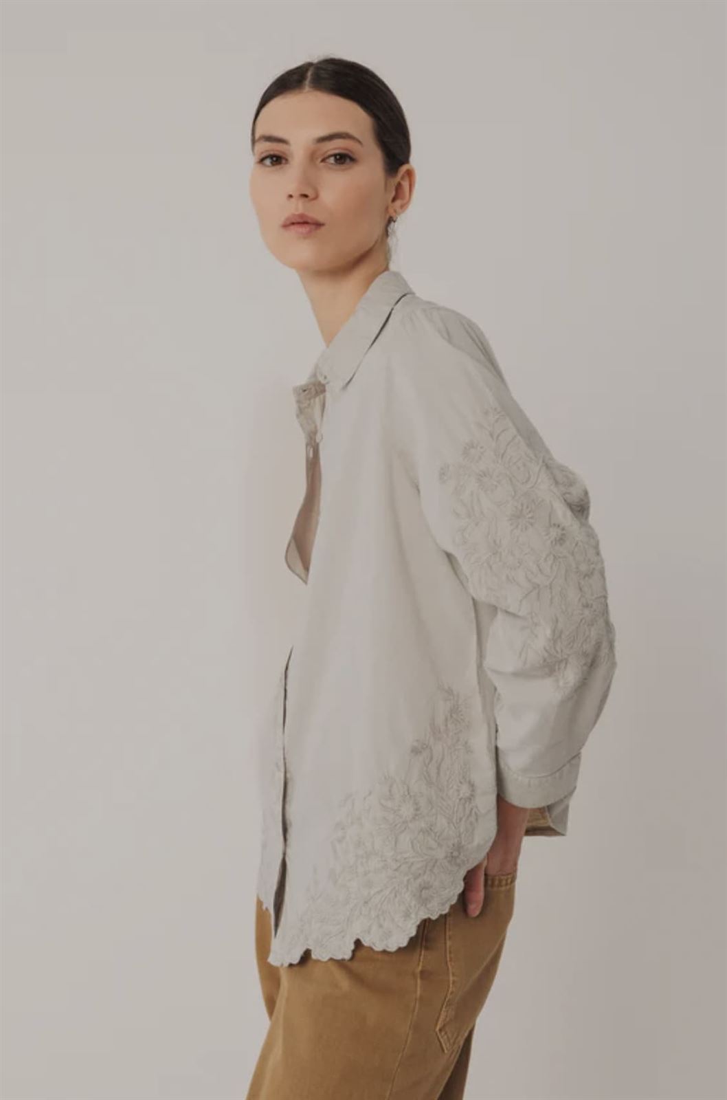 CAMISA Indi & Cold VOILE BORDADA REF. AD385 color piedra - Imagen 1