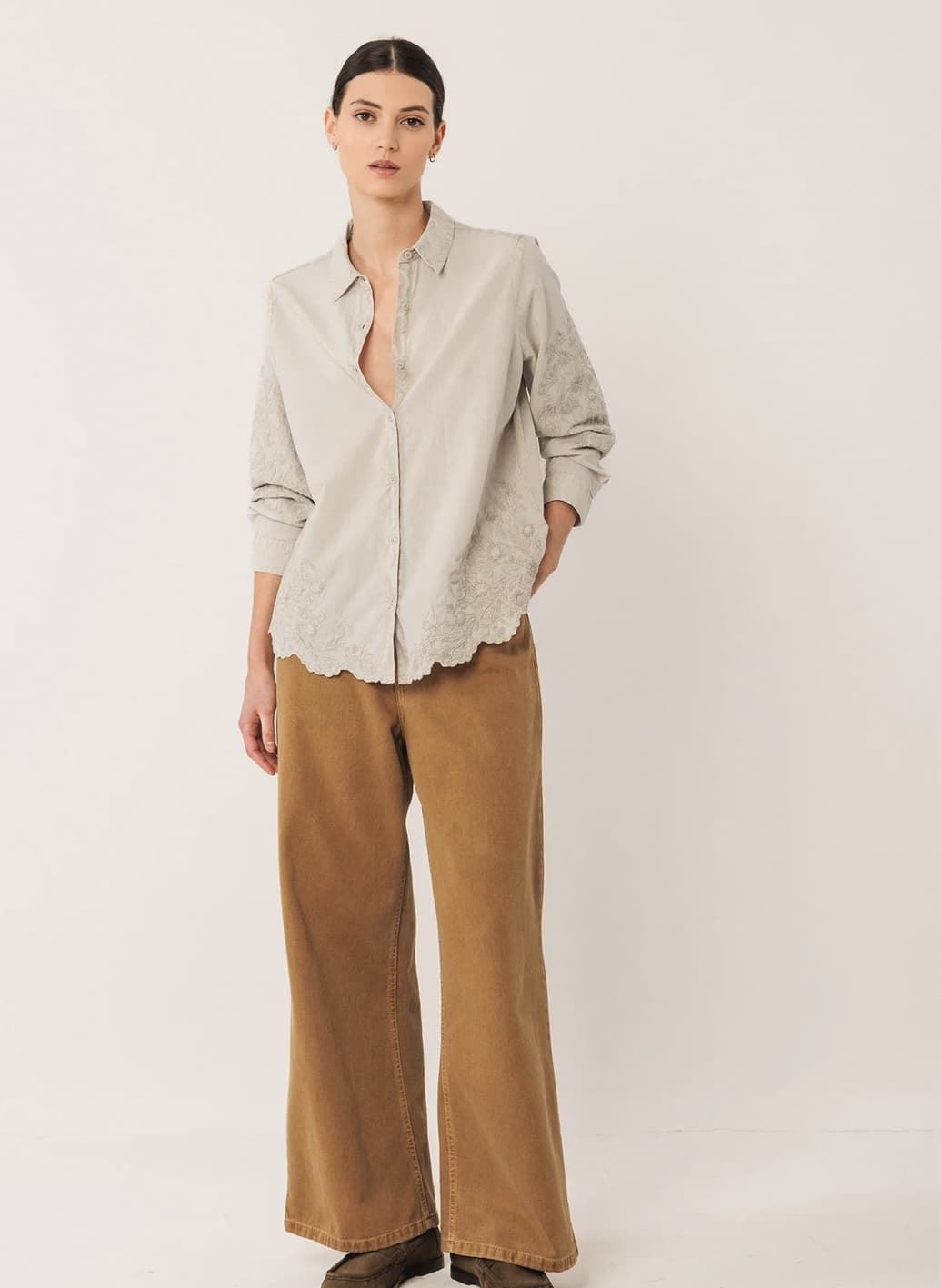 CAMISA Indi & Cold VOILE BORDADA REF. AD385 color piedra - Imagen 2