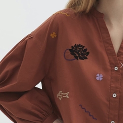Camisa nice things bordados colores teja - Imagen 1