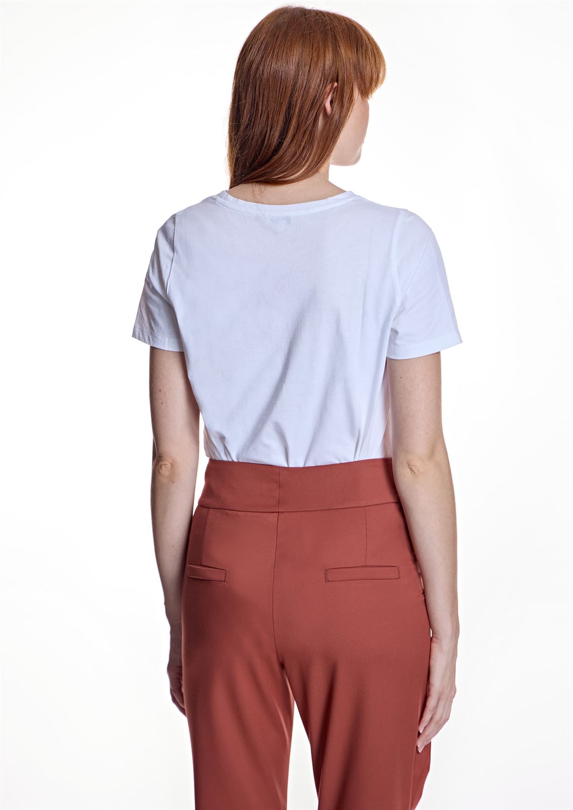 Camiseta Alba Conde 1812 blanca flores teja - Imagen 4