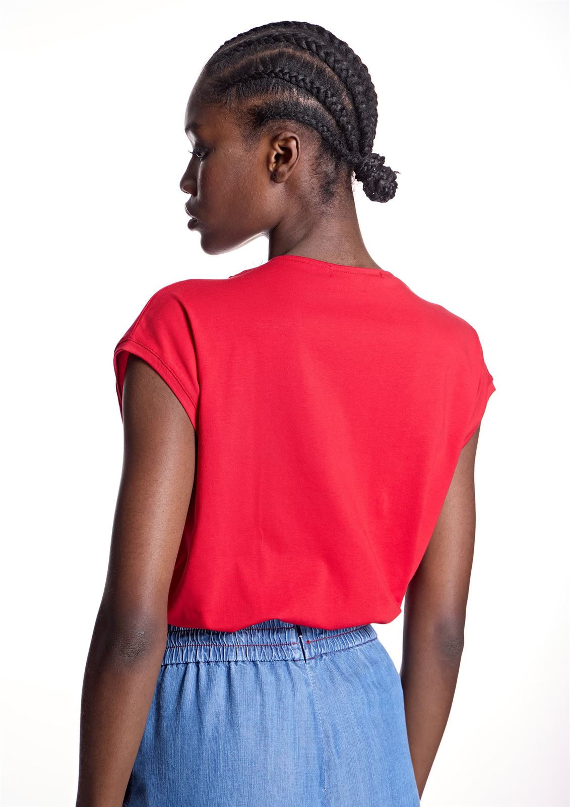 Camiseta Alba Conde 2802 aberturas escote roja - Imagen 3