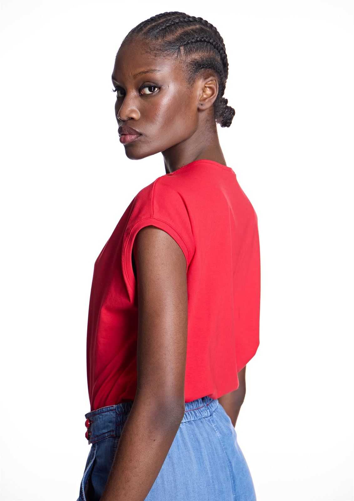 Camiseta Alba Conde 2802 aberturas escote roja - Imagen 5