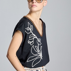 Camiseta Alba Conde 2804-556-20 con bordado a contraste negra - Imagen 2