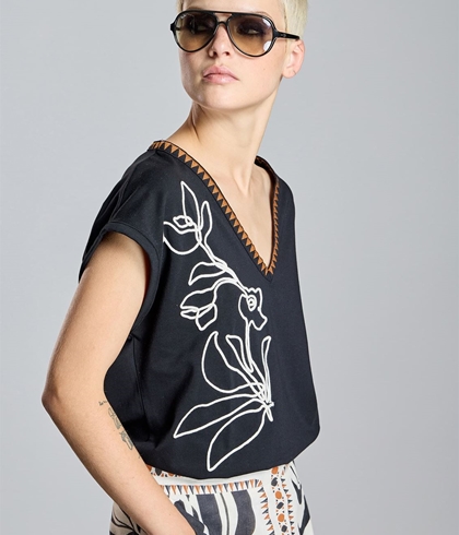 Camiseta Alba Conde 2804-556-20 con bordado a contraste negra - Imagen 2