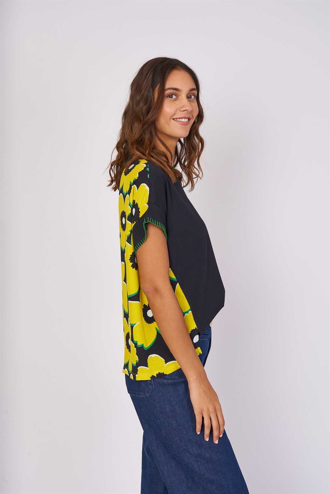 Camiseta Derhy marina flores - Imagen 3