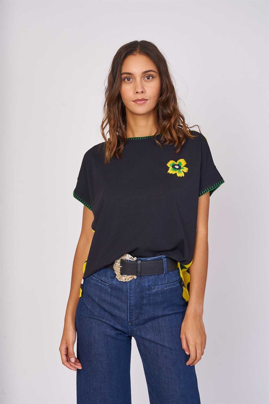 Camiseta Derhy marina flores - Imagen 4