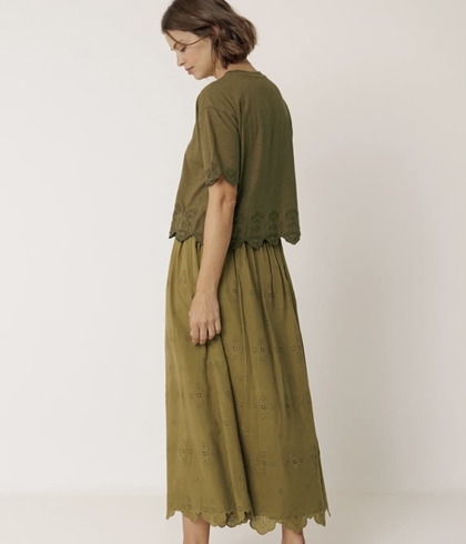 Camiseta Indi & Cold sk430 boxy bordada verde khaki - Imagen 1