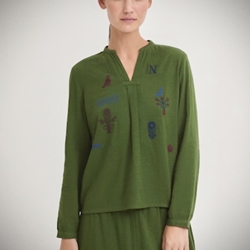 Camiseta Nice Things manga larga bordada punto cruz verde - Imagen 1