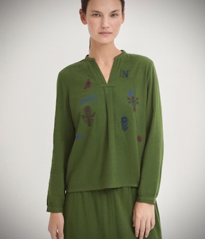 Camiseta Nice Things manga larga bordada punto cruz verde - Imagen 1