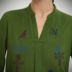 Camiseta Nice Things manga larga bordada punto cruz verde - Imagen 2