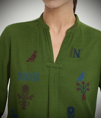 Camiseta Nice Things manga larga bordada punto cruz verde - Imagen 2