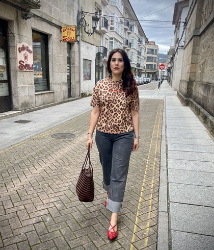 camiseta print letras rojo - Imagen 1