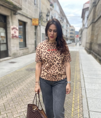 camiseta print letras rojo - Imagen 2