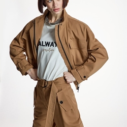 Cazadora Alba Conde 6108 camel estilo cargo - Imagen 1