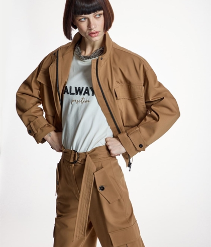 Cazadora Alba Conde 6108 camel estilo cargo - Imagen 1