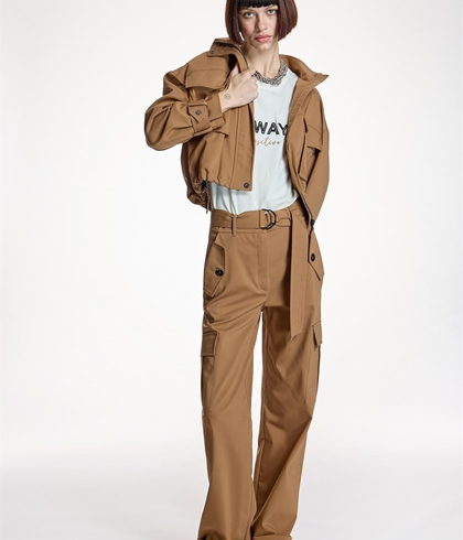 Cazadora Alba Conde 6108 camel estilo cargo - Imagen 2