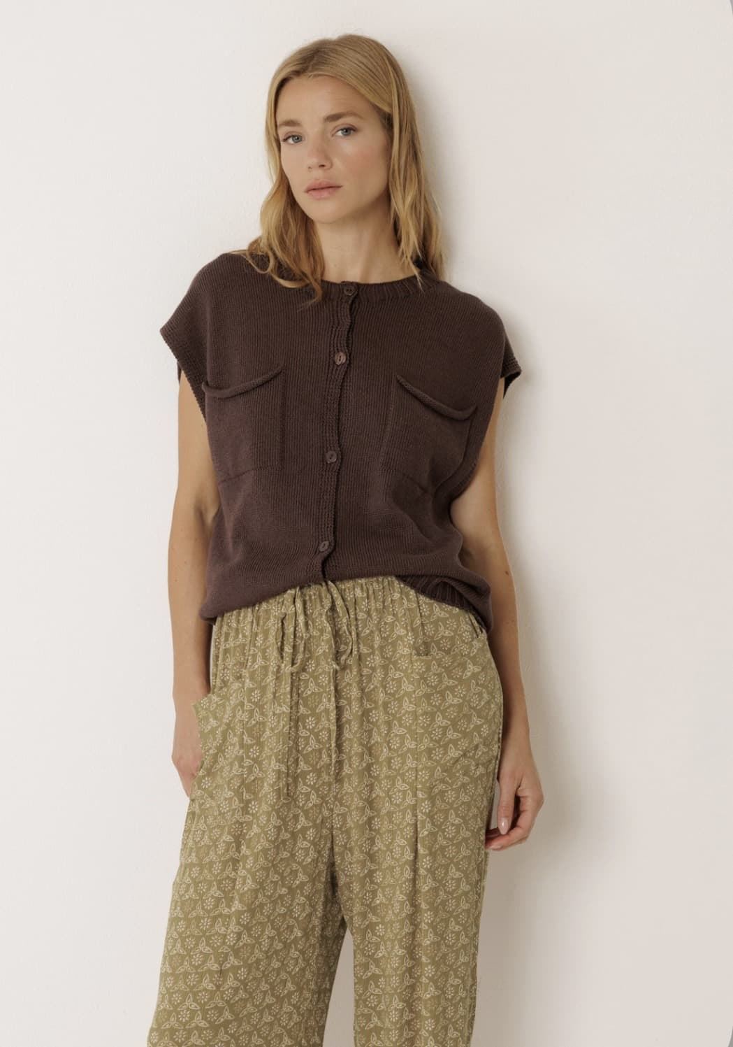 Chaleco Indi & Cold EA520 box bolsillos chocolate - Imagen 5