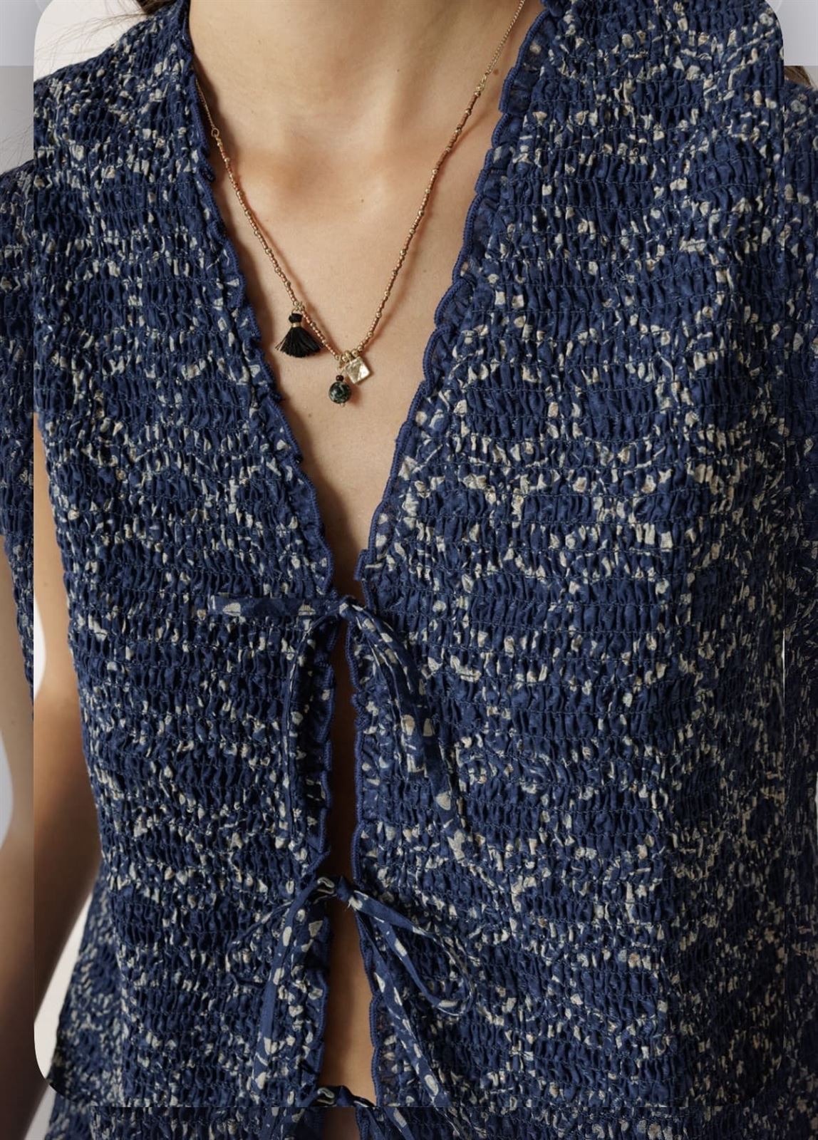 Chaleco Indi & Cold MC110 engomado con lazada azul índigo - Imagen 2