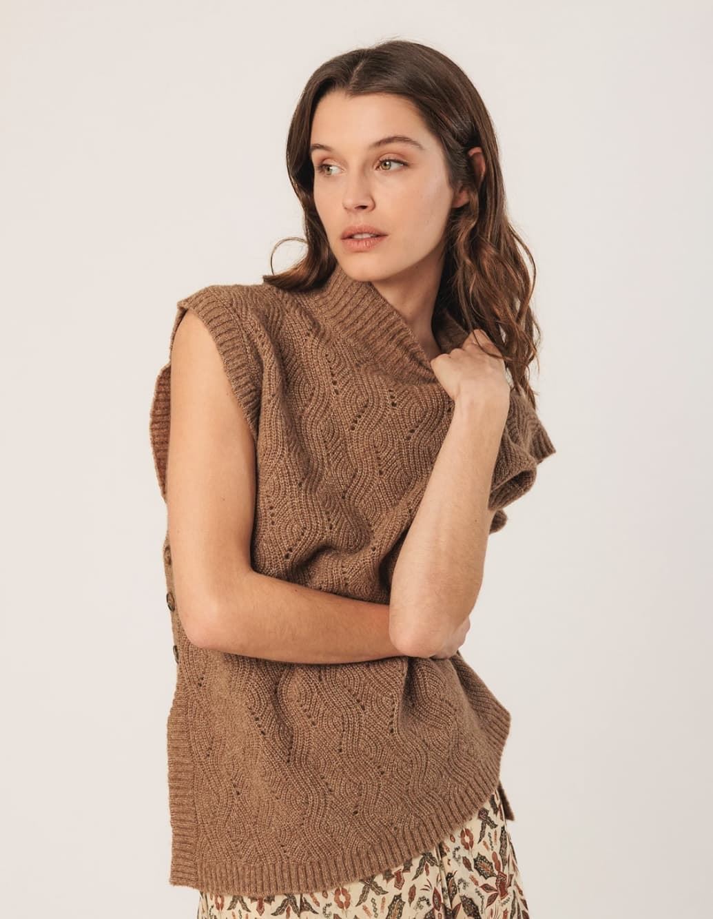 Chaleco Indi & Cold punto fantasia NJ466 Camel - Imagen 2