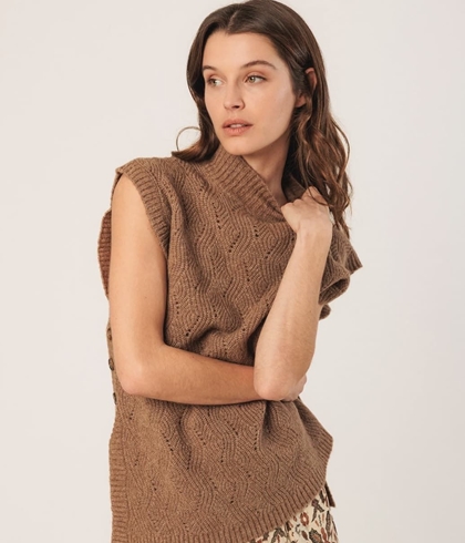 Chaleco Indi & Cold punto fantasia NJ466 Camel - Imagen 2