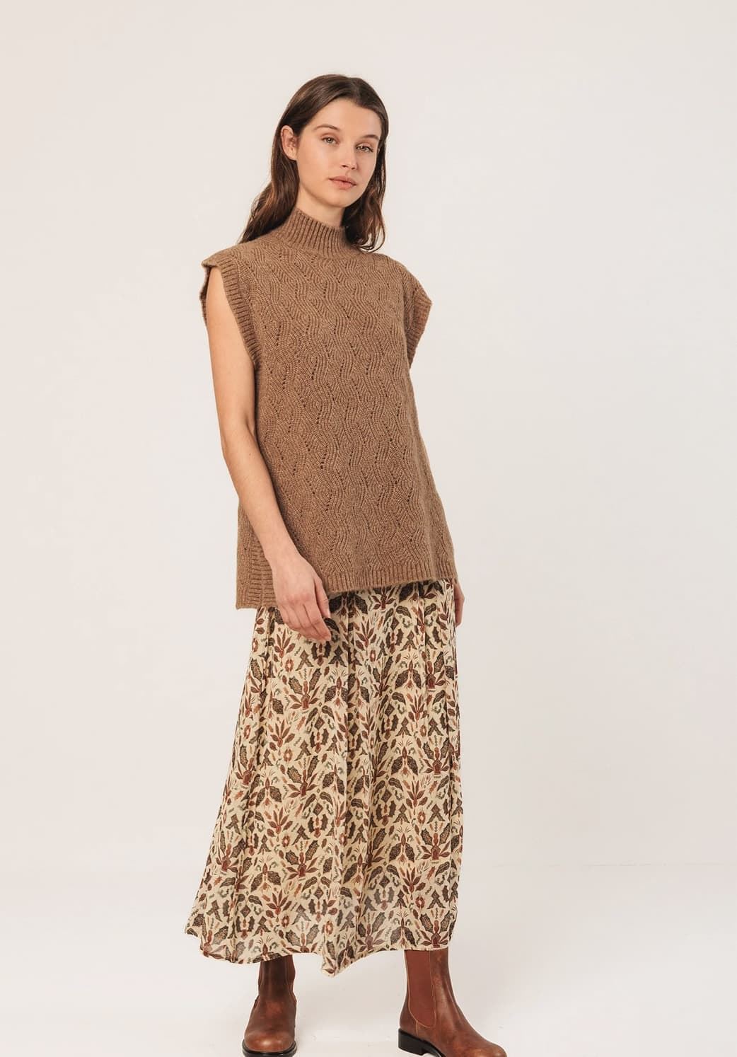 Chaleco Indi & Cold punto fantasia NJ466 Camel - Imagen 4