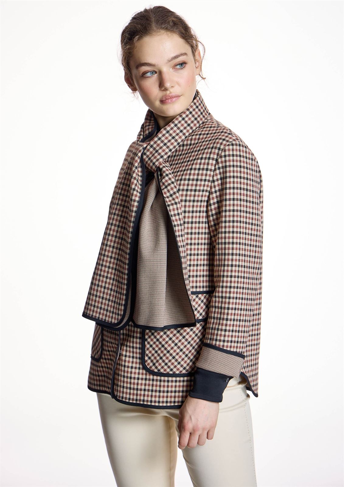 CHAQUETA ALBA CONDE 5100 DE CUADROS CON CUELLO ENVOLVENTE - Imagen 3