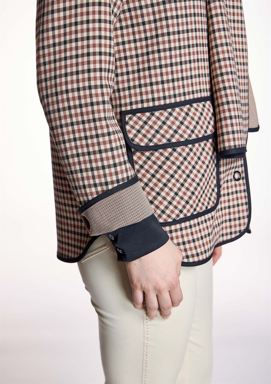 CHAQUETA ALBA CONDE 5100 DE CUADROS CON CUELLO ENVOLVENTE - Imagen 4