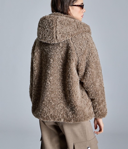 CHAQUETA  Alba Conde 5104-114-83 efecto pelo con capucha beige - Imagen 2
