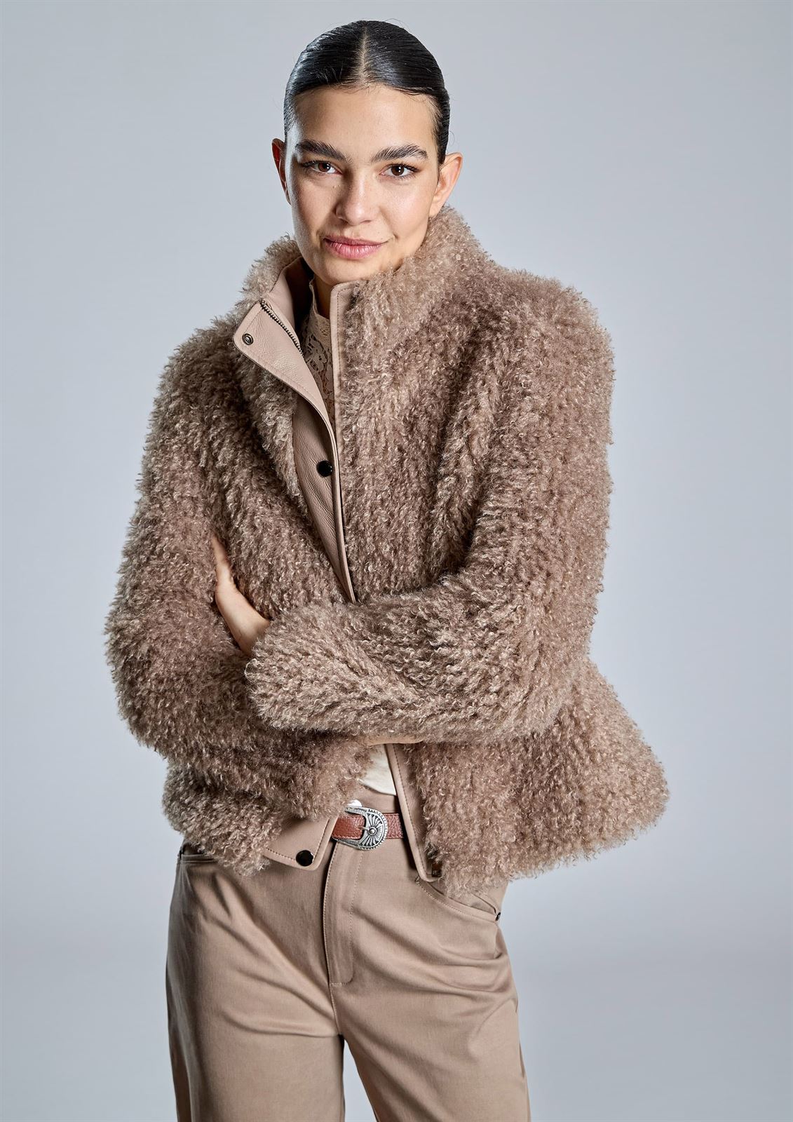 CHAQUETA  Alba Conde 6886-576-13 efecto pelo beige - Imagen 1