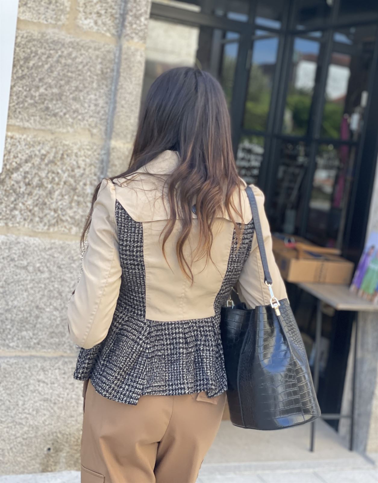Chaqueta gabardina peplum corta - Imagen 4